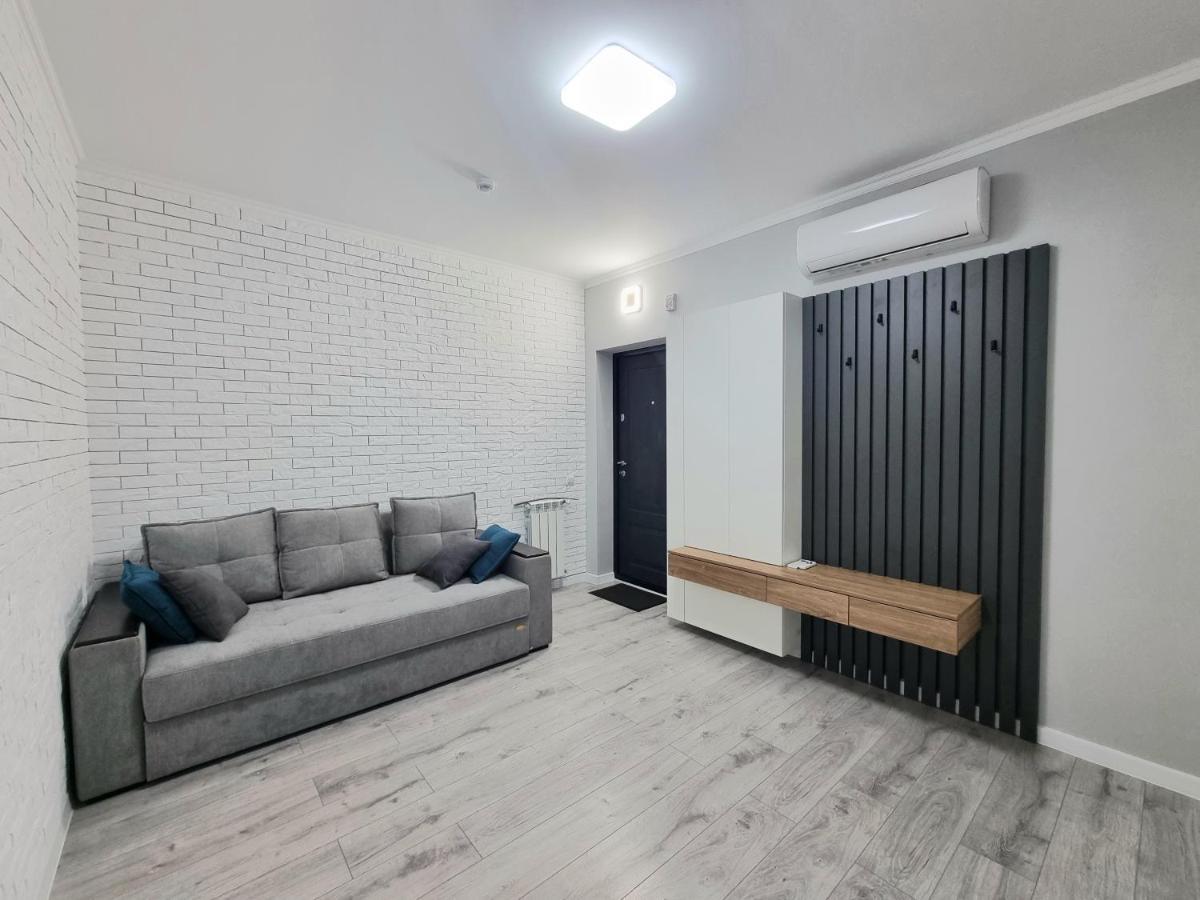 Center, Albisoara Str., 1Bedroom And Living With Balcony Chisináu Exterior foto